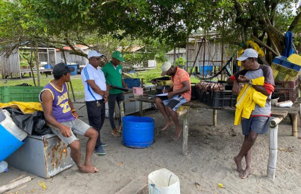 Pescadores y concheras del Bajo Mira, clave en la construcción de una empresa colectiva